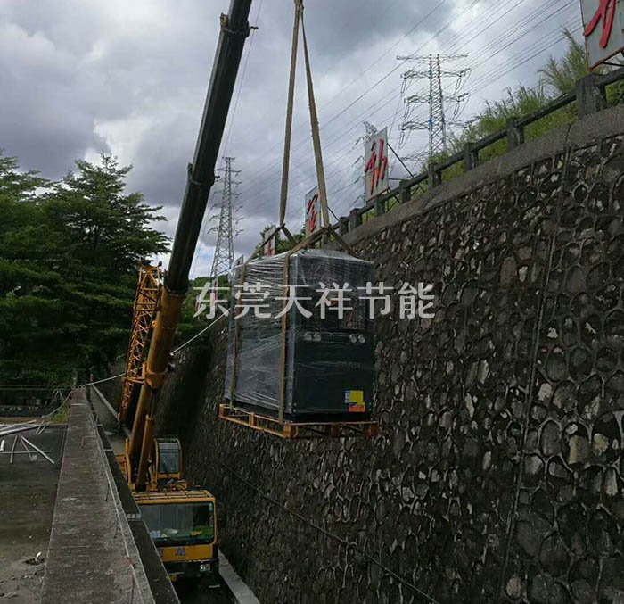 東莞市第一中學(xué)泳池空氣能熱泵熱水器吊裝 東莞市第一中學(xué)泳池空氣能熱泵熱水器吊裝