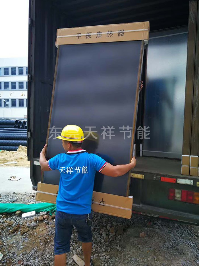 龍光電子廠員工宿舍樓太陽能熱水系統(tǒng)安裝 龍光電子廠員工宿舍樓太陽能熱水系統(tǒng)安裝